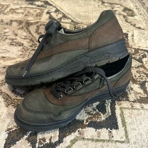 NWOT Mephisto skate style low top comfort sneakers women’s 9